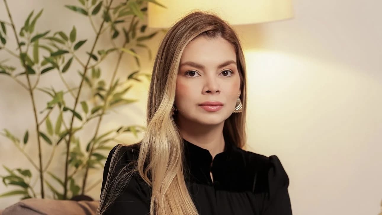 Tainá Cunha, advogada e fundadora do MSC Advocacia, no ambiente de atendimento do escritório.